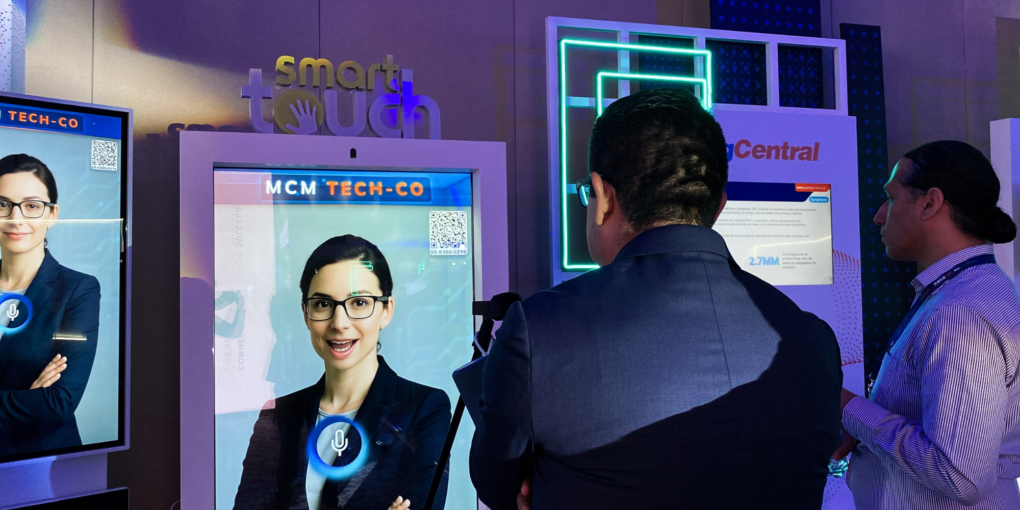 Lanzamiento de Asistente IA en Megatec 2025 en Alianza MCM-Smart Touch con Holosmart Cabina Holográfica