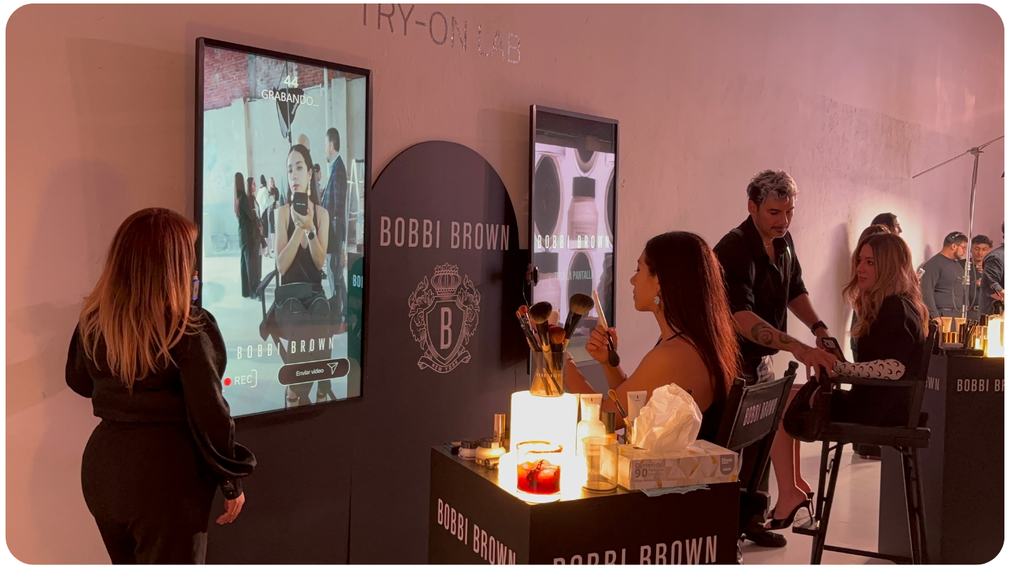 Bobbi Brown llega a Amazon México con una experiencia inmersiva donde la belleza y la tecnología interactiva se fusionaron.