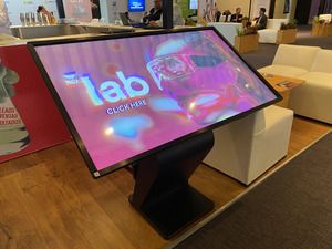 RCI y Smart Touch revolucionan AMDETUR 2025 con Kioscos digitales interactivos