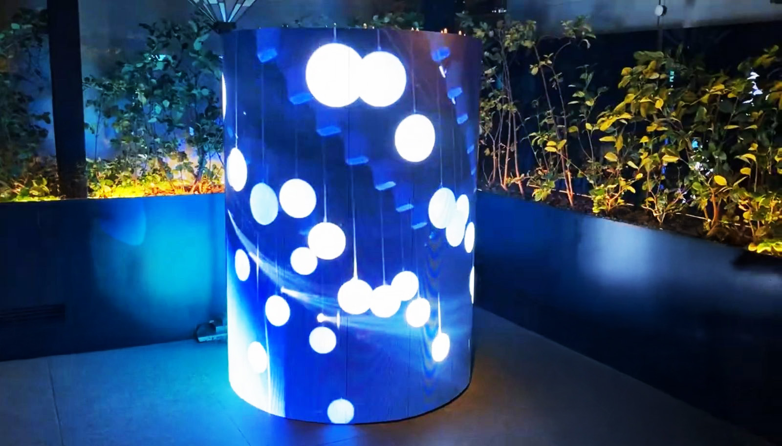 Pantallas LED Curvas: Innovación en Señalización Digital y Marketing Visual